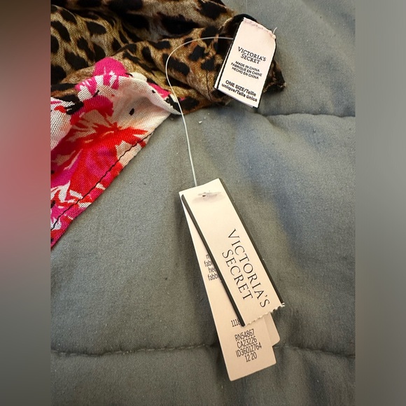 Victoria’s Secret Leopard Print & Floral Scarf - Picture 5 of 5